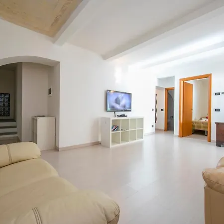 Lägenhet Sleeps 6 Menaggio