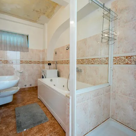 Lägenhet Sleeps 6