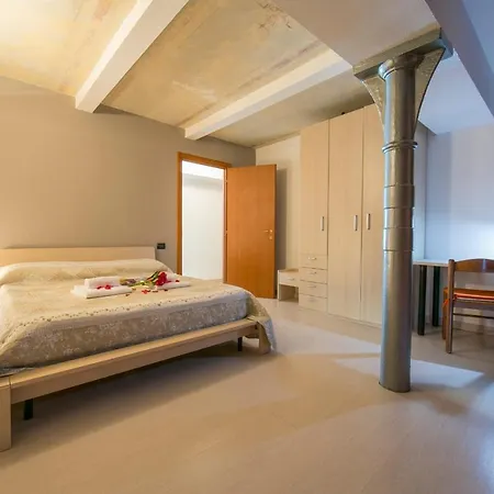 Lägenhet Sleeps 6 *